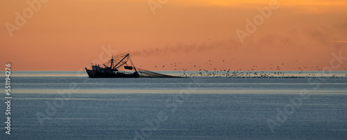 Foto Fishing boat at sunrise