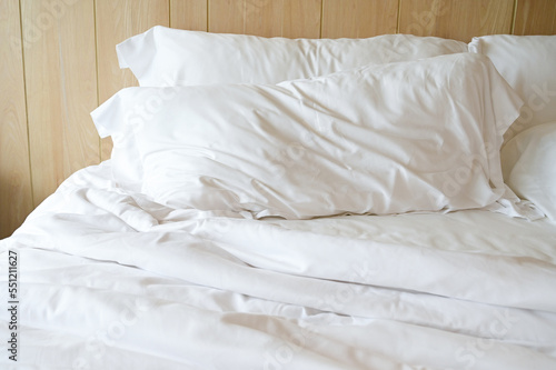 Fototapeta Naklejka Na Ścianę i Meble -  white bed and pillows in the room