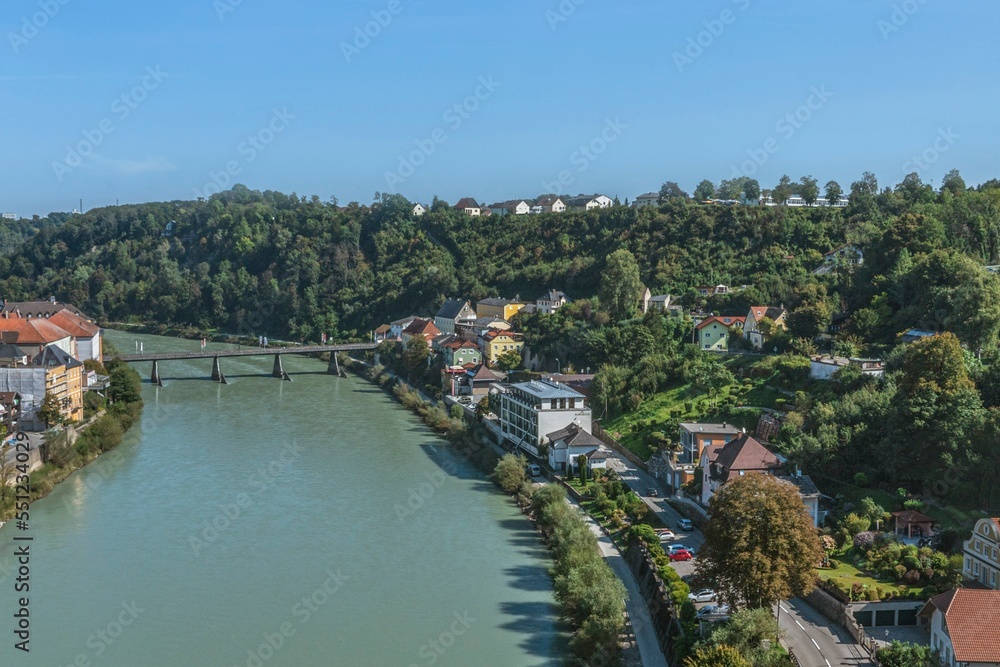 Region Burghausen aus der Luft - Ausblick auf das oberösterreichische Ufer bei Ach