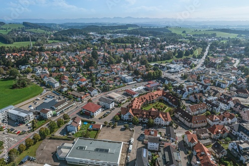 Wangen im Luftbild - Blick über die südlichen Stadtbezirke zu den Alpen