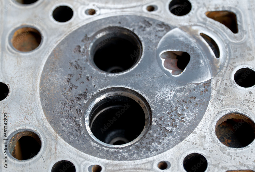 Maintenance inspection of engine valves, engine cylinder head. Repair