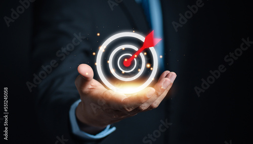Foto Businessman showing business target planning development leadership and customer target group, investment growth and success development, achivement, goal, strategy, finance concept