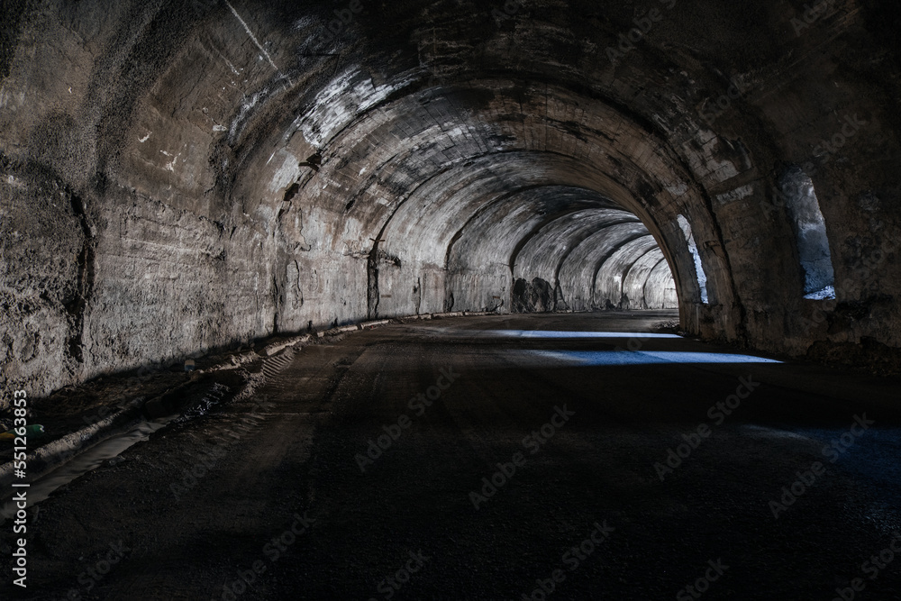 Obraz premium Old underground road tunnel inside mountain