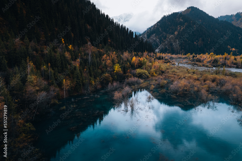 Obraz premium Mountain lake in autumn, landscape, blue water, clouds