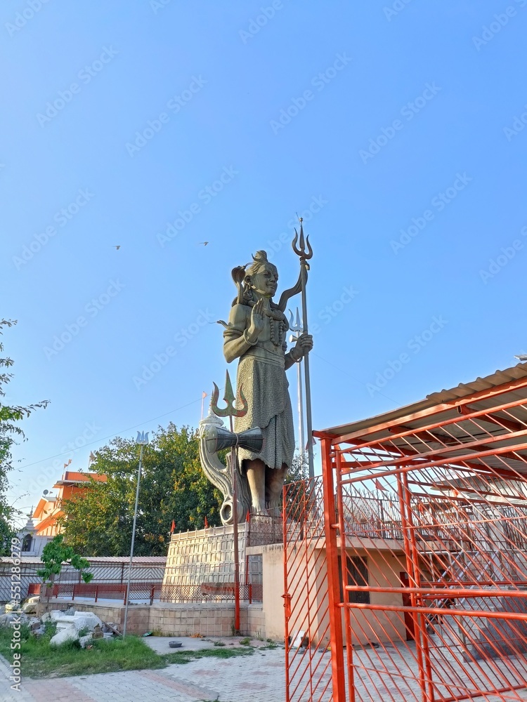 Fototapeta premium monument to the soldiers