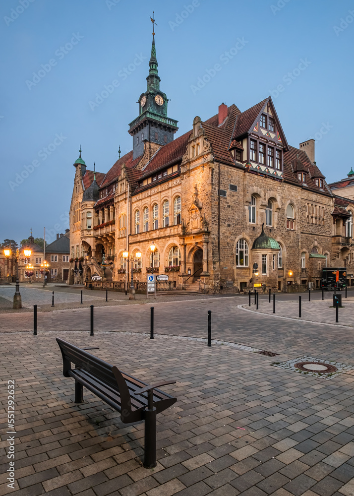 Obraz premium Rathaus Bückeburg zur blauen Stunde