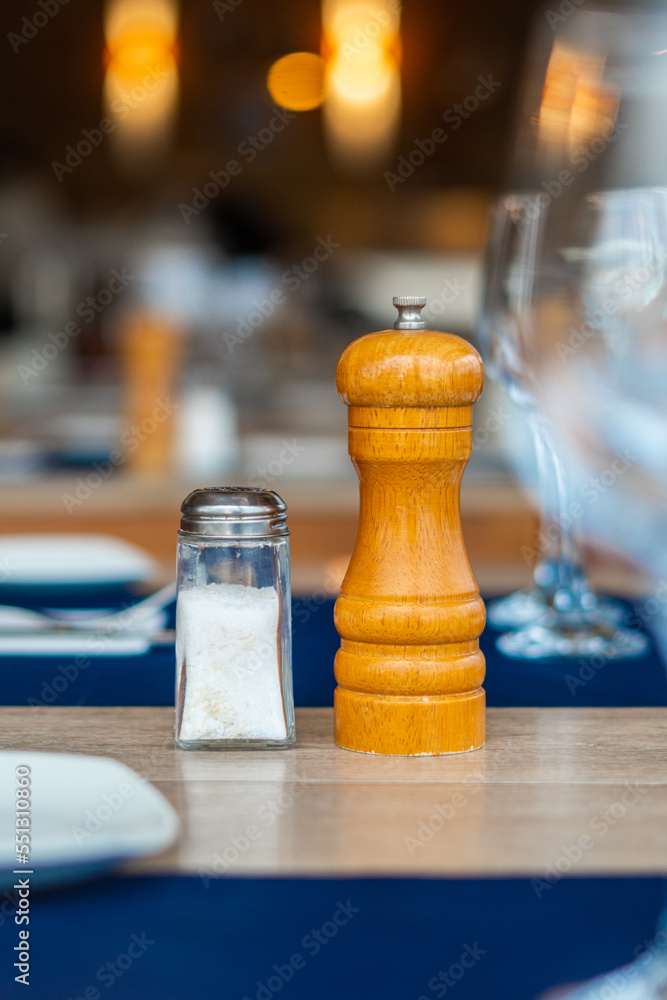salt and pepper shakers salt and pepper shakers