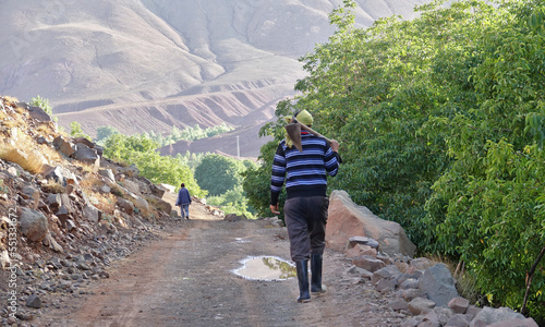 La grande traversée de l’Atlas au Maroc, 18 jours de marche. Vallée de la Tessaout, village d'Amerzi, village perché d'Ichbaken, Aït Hamza et Aït Ali Nitto photo