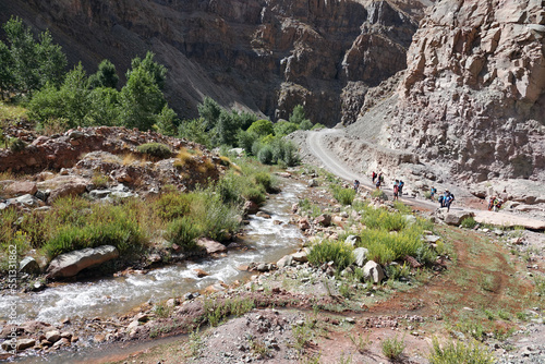 La grande traversée de l’Atlas au Maroc, 18 jours de marche. Vallée de la Tessaout, village d'Amerzi, village perché d'Ichbaken, Aït Hamza et Aït Ali Nitto