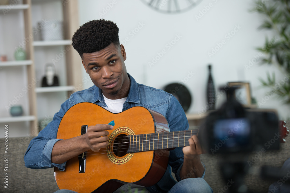 Obraz premium young guitar player recording video for his blog