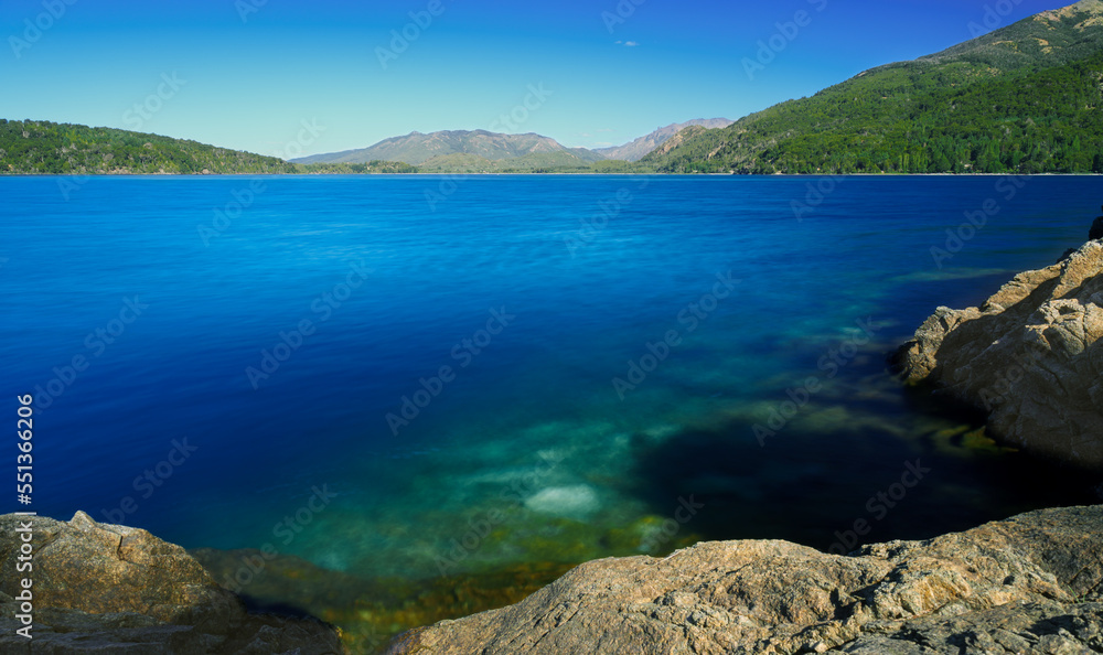 lago sedoso turquesa 