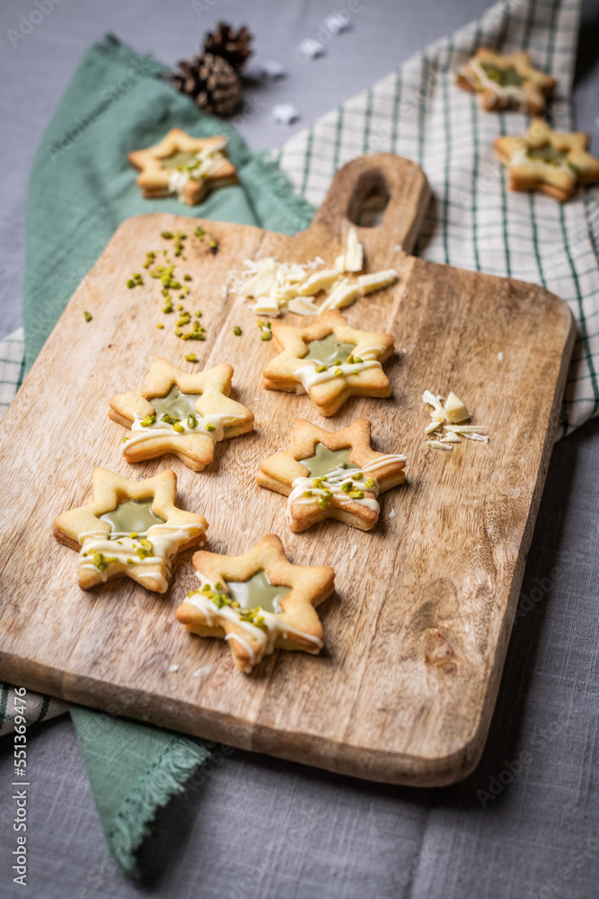 Geschenke zu Weihnachten aus der Küche, Plätzchen backen, Kekse mit Pistazien und weißer Schokolade selber machen Geschenke zu Weihnachten aus der Küche, Plätzchen backen, Kekse mit Pistazien und weißer Schokolade selber machen