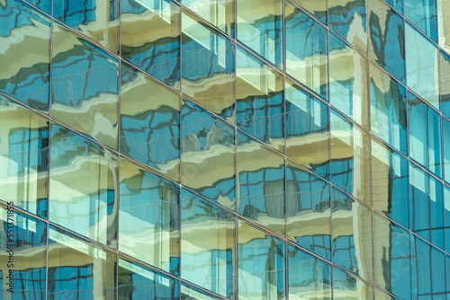 Bilde på lerret Large mirrored green windows with distorted reflection