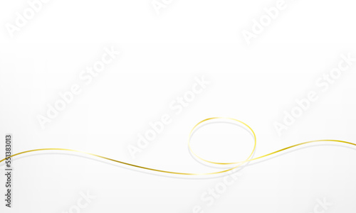 ラグジュアリーな雰囲気、輪を描くゴールド線