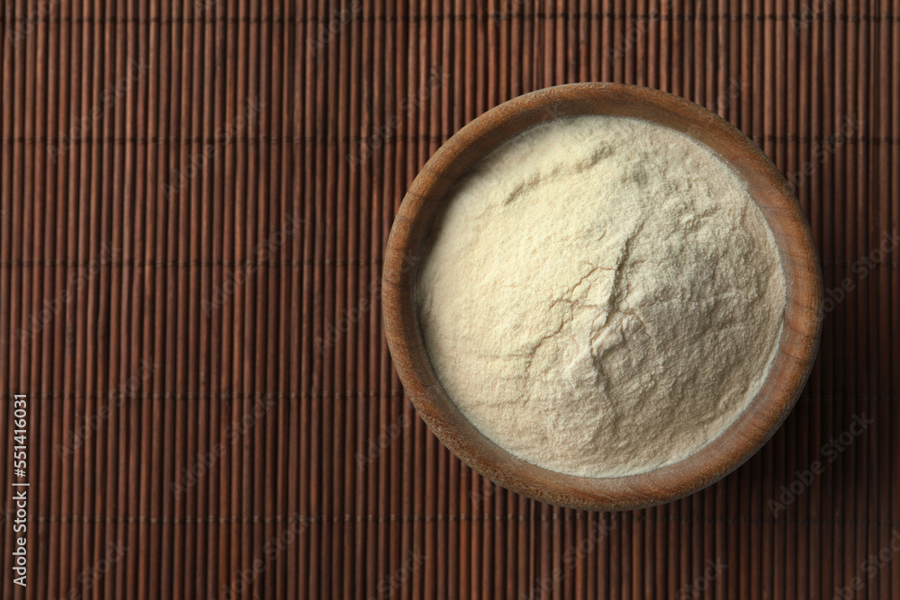 Bowl of agar-agar powder on bamboo mat, top view. Space for text Bowl of agar-agar powder on bamboo mat, top view. Space for text