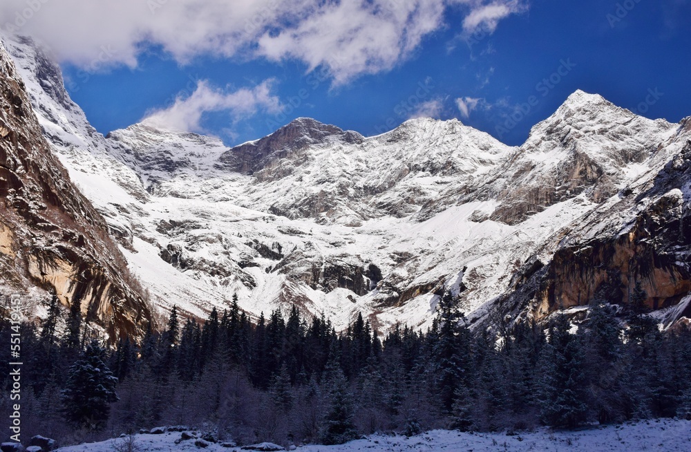 雪を纏った四川省 四姑娘山風景名勝区 雪を纏った四川省 四姑娘山風景名勝区