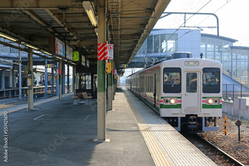 佐野駅に停車中の列車
