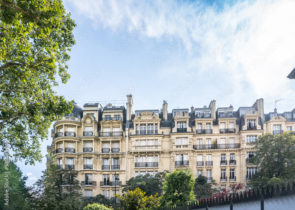 Beautiful buildings in Paris