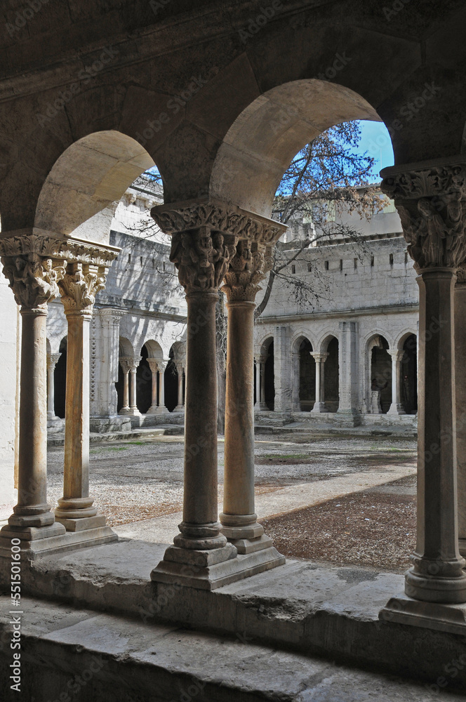 Arles, il chiostro della Cattedrale di Saint-Trophime - Provenza	