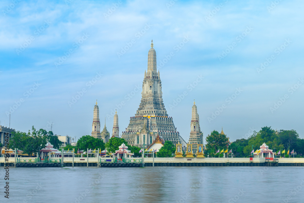 Φωτογραφία pagoda at wat arun temple famous landmark and tourist attraction in Bangkok Thai