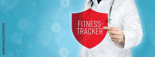 Fitnesstracker. Arzt hält rotes Schutzschild umgeben von Icons im Kreis. Medizinisches Wort im Symbol photo