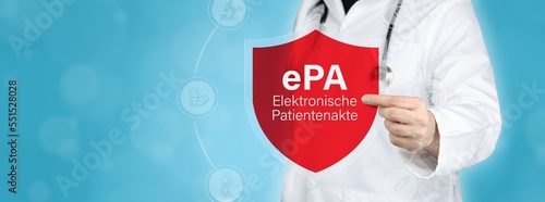 Elektronische Patientenakte (ePA). Arzt hält rotes Schutzschild umgeben von Icons im Kreis. Medizinisches Wort im Symbol