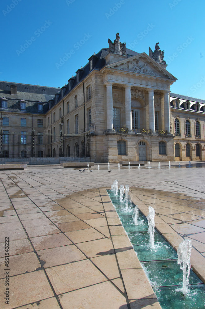 Place de la Libération-Palais des Ducs et des Etats de Bourgogne-Tour Phillipe le Bon.