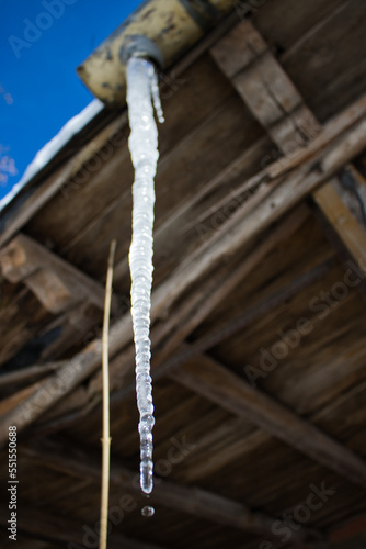 Eiszapfen vom Dach