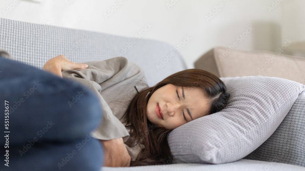 Woman lying chills with high fever on sofa, Severe illness, Headache, Sore throat, High fever, Not taking care of your physical health and not exercising causes your immune system to be low... Woman lying chills with high fever on sofa, Severe illness, Headache, Sore throat, High fever, Not taking care of your physical health and not exercising causes your immune system to be low...