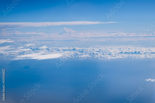 上空雲の上の世界