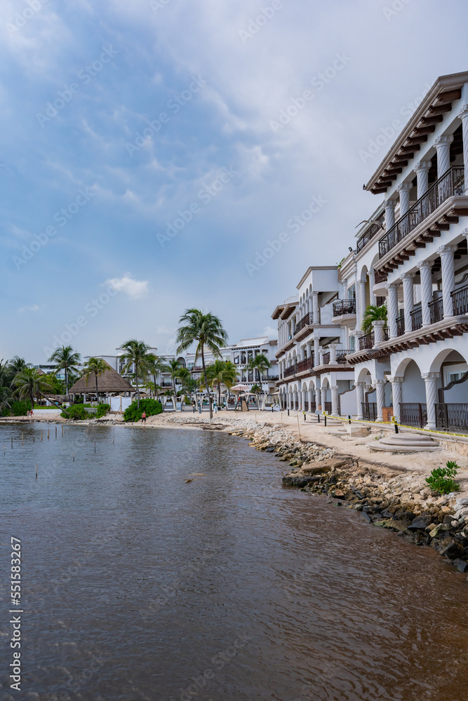Obraz premium Beautiful coast of the Caribbean Sea in Playa Del Carmen.