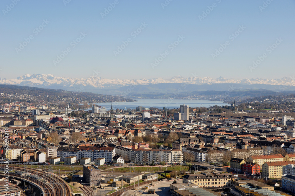 Panorama der Stadt Zürich vom Swiss Prime Tower, dem höchsten Wolkenkratzer der Schweiz. panoramic view of Zürich-City from Switzerlands highest skyscraper