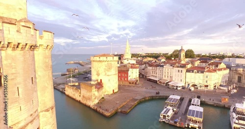 Vue aérienne Vieux port de la Rochelle - les tours de La Rochelle - Lever de soleil