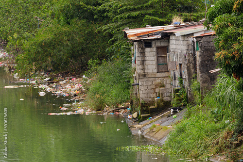 Fényképezés People living in poverty along the canals of Manila Philippines
