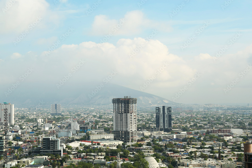 Obraz premium Picturesque view of beautiful cityscape under fog