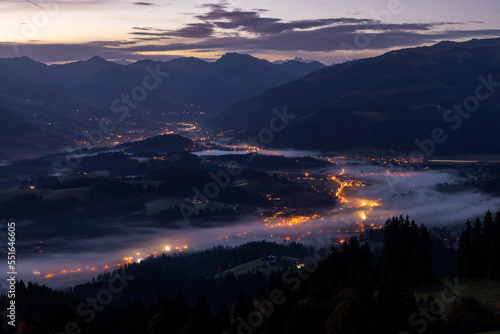 Blick vom Astbergsee ins Lenkental Richtung Kitzbühel, Tirol am frühen Morgen photo