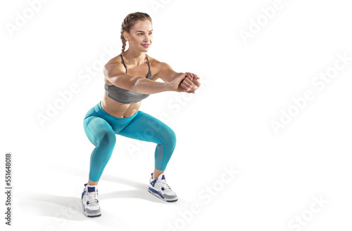 Foto Beautiful woman at the gym doing fitness exercises
