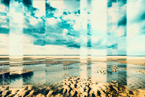 Diffraction, effet fractal sur paysage maritime, plage, sable, ciel, nuages photo