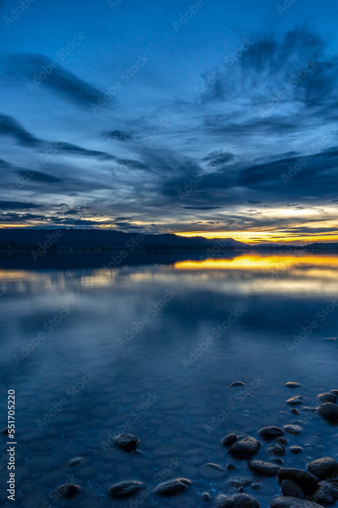 Wolkenspiegelung am Bodensee Sonnenuntergang