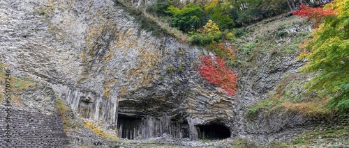 紅葉と玄武洞の柱状節理のパノラマ情景＠兵庫 photo