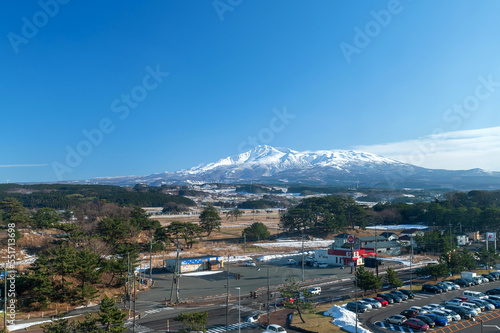 【秋田県にかほ市】九十九島と鳥海山の見える風景 photo