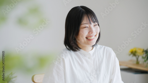 笑顔のミドル女性..