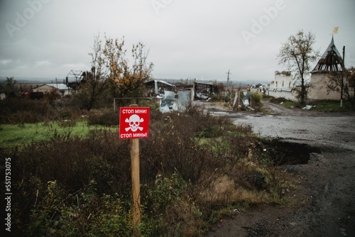 Fotografie White skull-and-crossbones symbol on a red sign warning of the danger of landmines