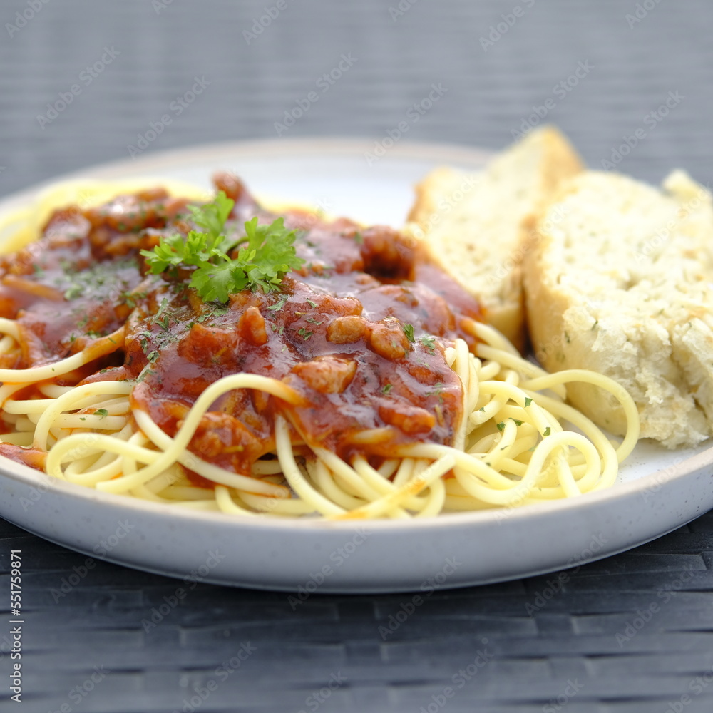 spaghetti with tomato sauce