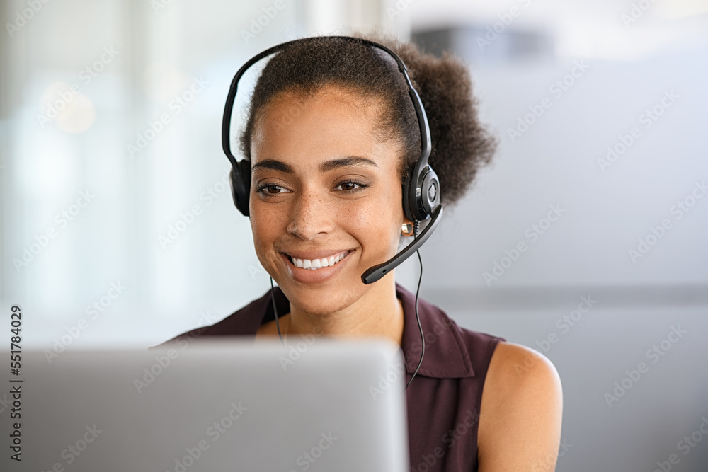 Customer care black woman working in call center - obrazy, fototapety, plakaty 