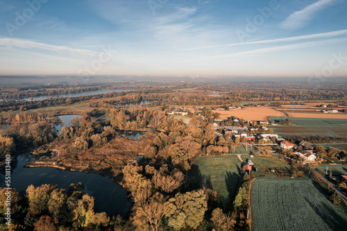 Obraz na płótnie Panorama zbiornika przeciwpowodziowego jesienią, Polder Buków na Śląsku w Polsce z lotu ptaka w salonie