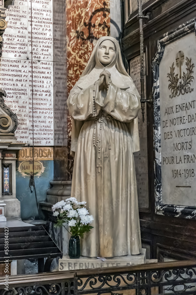Foto de Interiors and architectural details of NotreDamedesVictoires