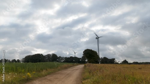 Eoliennes en bord de champs, bretagne photo