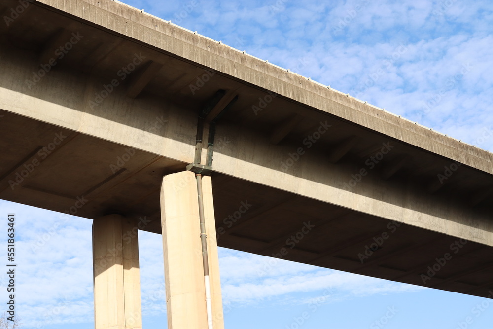 Obraz premium bridge over blue sky