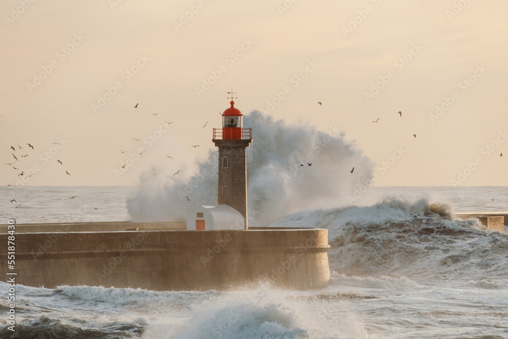 Lighthouse in the storm, Porto